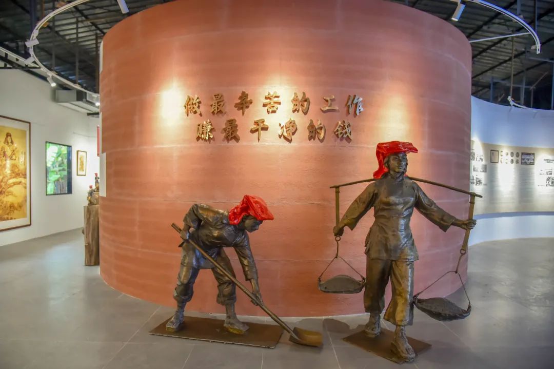 走进红头巾纪念展馆，寻找永不消逝的&ldquo;那一抹红&rdquo;！