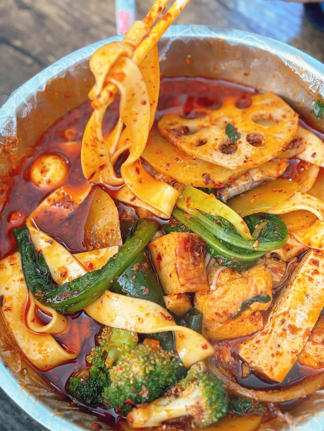 麻辣烫火爆&ldquo;出圈&rdquo;！这些&ldquo;垃圾食品&rdquo;，其实可以大胆吃