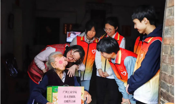 关爱零距离，情暖长者心！广州工商学院走进白坭