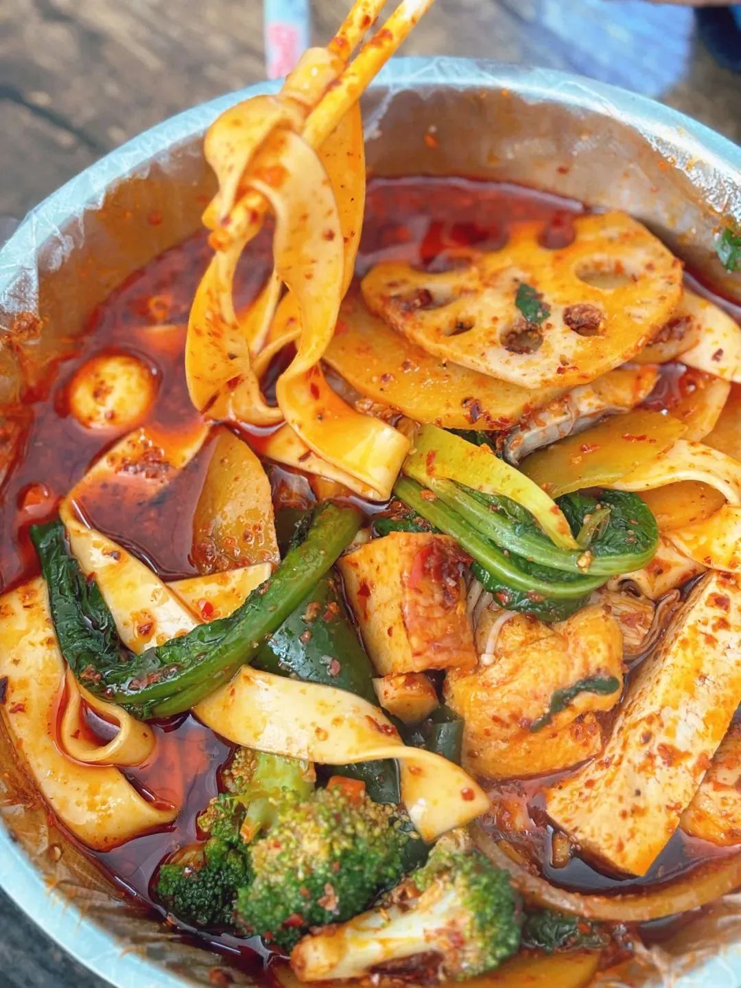 麻辣烫火爆&ldquo;出圈&rdquo;！你以为的&ldquo;垃圾食品&rdquo;，其实可以大胆吃！