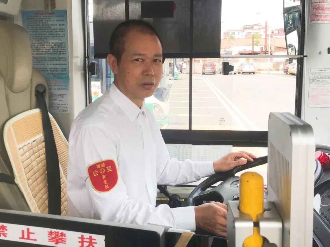 争做文明驾驶人 | 万元现金留车上，佛山公交车长&ldquo;完璧归赵&rdquo;