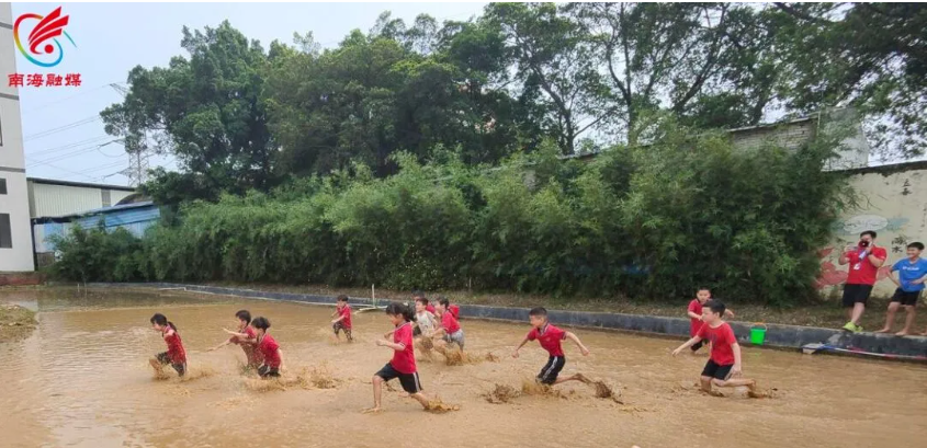 超解压！丹灶一小学竟让学生集体&ldquo;浑水摸鱼&rdquo; | 美好教育