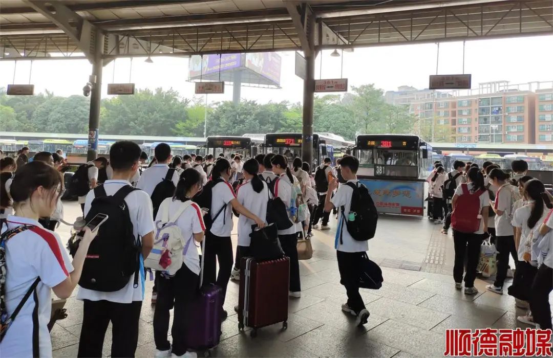 争做文明驾驶人 | 胎心仪、手提包、手机......佛山公交&ldquo;拾金不昧&rdquo;善举不断