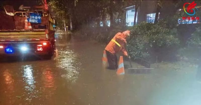 风里雨里，守护着你！感谢这群&ldquo;逆行者&rdquo;温暖了这座城