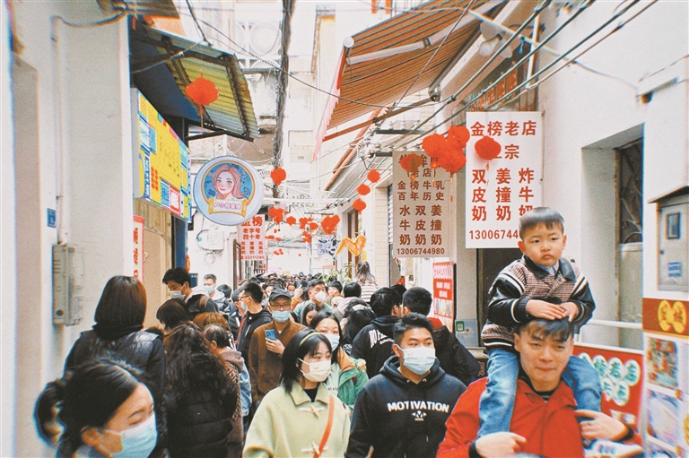 旅游总收入同比增长109.4% 港澳游客暴增