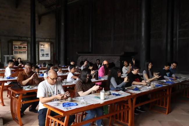 古祠之间，与&ldquo;泥&rdquo;相约！国际人才用指尖开启&ldquo;陶&rdquo;醉之旅
