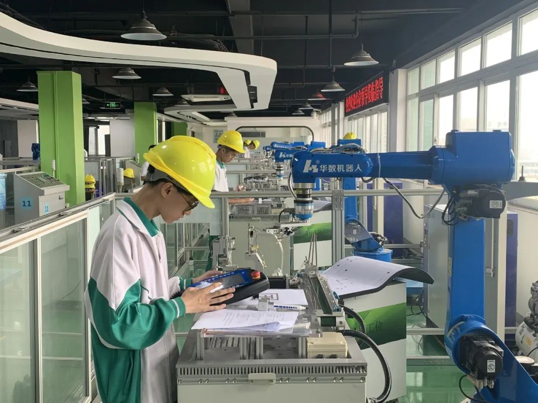 优质中职学校巡礼 | 华材职校：多方面数据带你了解&ldquo;硬家底&rdquo;和&ldquo;软实力&rdquo; 