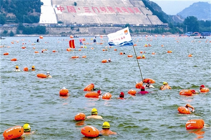 参加2024中国&middot;三门峡横渡母亲河活动 高明19名&ldquo;泳士&rdquo;成功横渡黄河