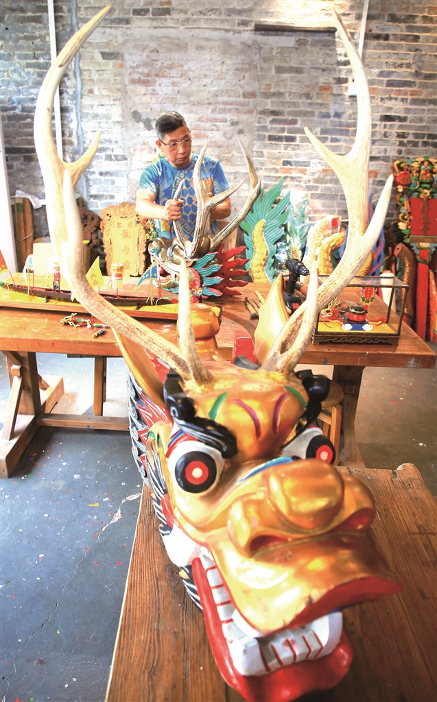 龙舟木刻手艺人的&ldquo;花活&rdquo;