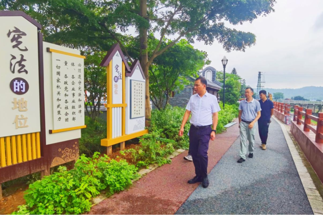 佛山政法先锋丨老人路边意外晕倒！他果断伸出援手