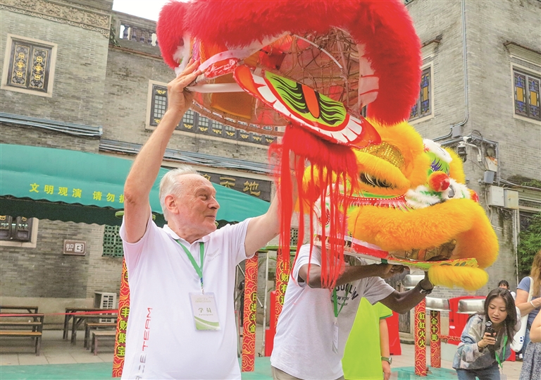 &ldquo;一带一路&rdquo;纪录片制作人汇聚佛山采风 触摸佛山文化 汲取创作灵感