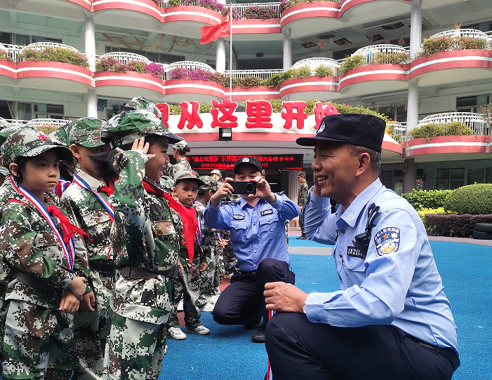 街坊都称赞！禅城这位社区民警扎根基层，心系群众