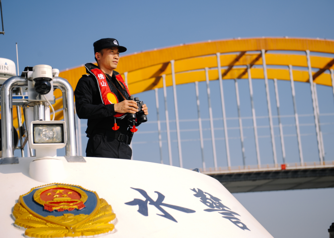 佛山黄金水道的守护人！他被授予广东省五一劳动奖章