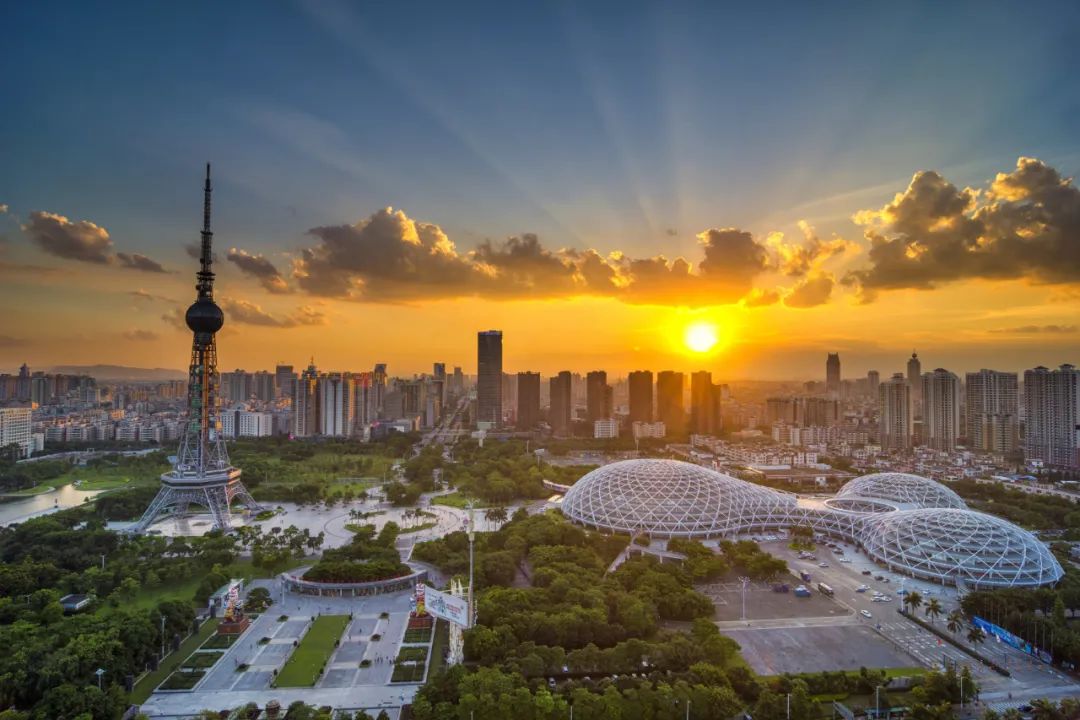 认真学习贯彻习近平总书记重要讲话精神研究 推进城乡区域协调发展、全面深化改革等工作
