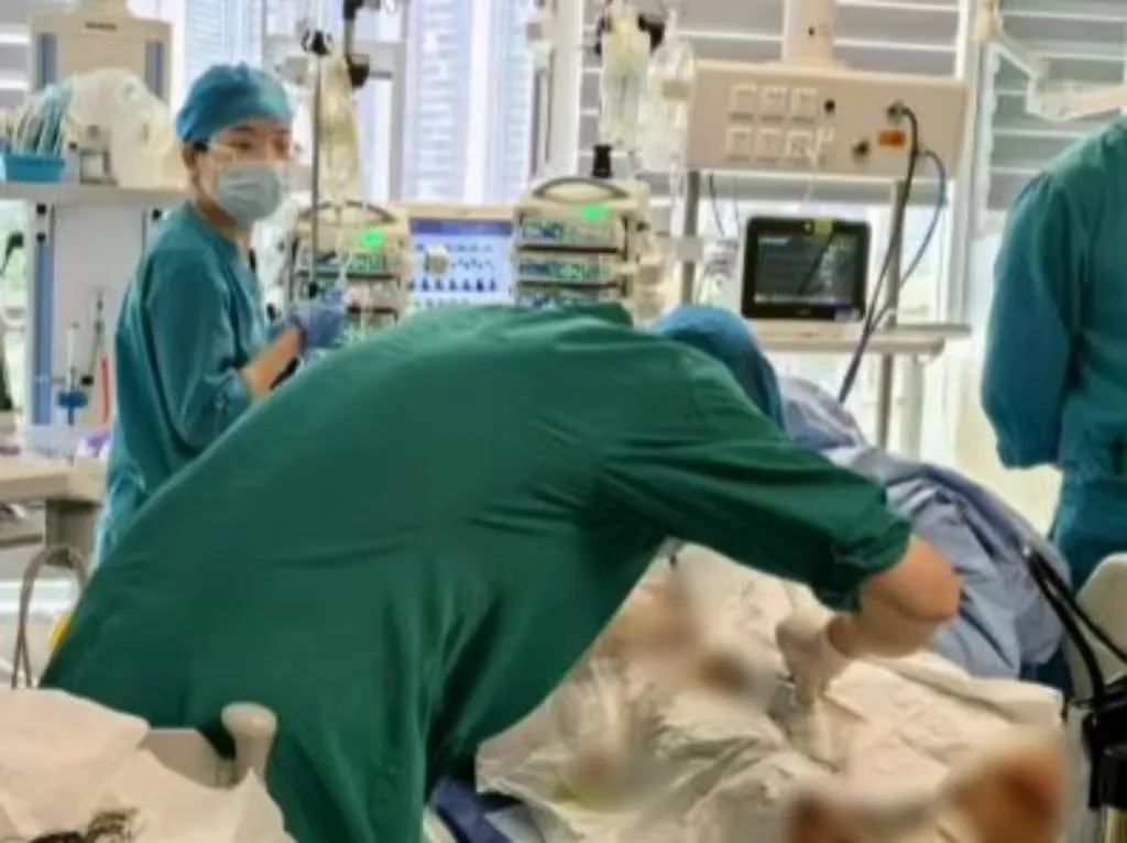 男子踢球前&ldquo;猝死&rdquo;！佛山妇幼5个日夜守护成功抢救