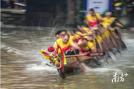 南海龙超凭啥成为顶流？南方日报整版深度报道&rarr;