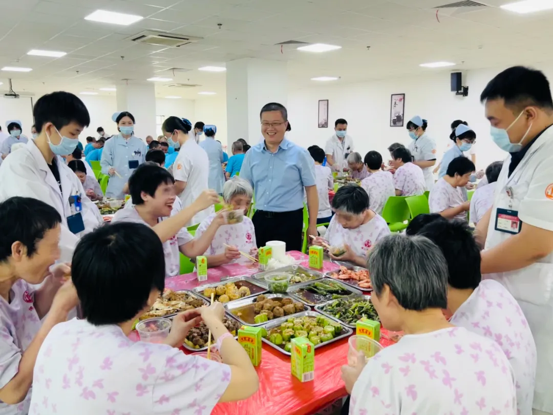围坐一起&ldquo;干饭&rdquo;有助心灵康复？餐桌上也有治愈功效