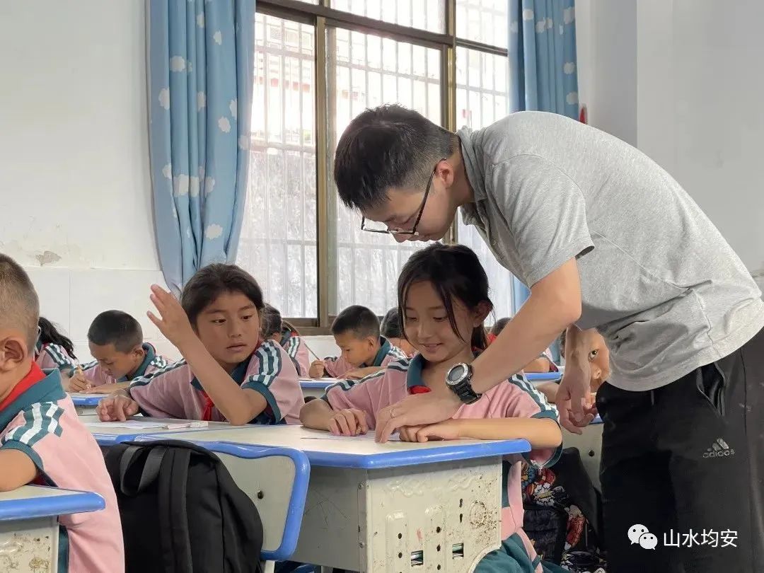 均安：在&ldquo;莲花秘境&rdquo;种下教育种子