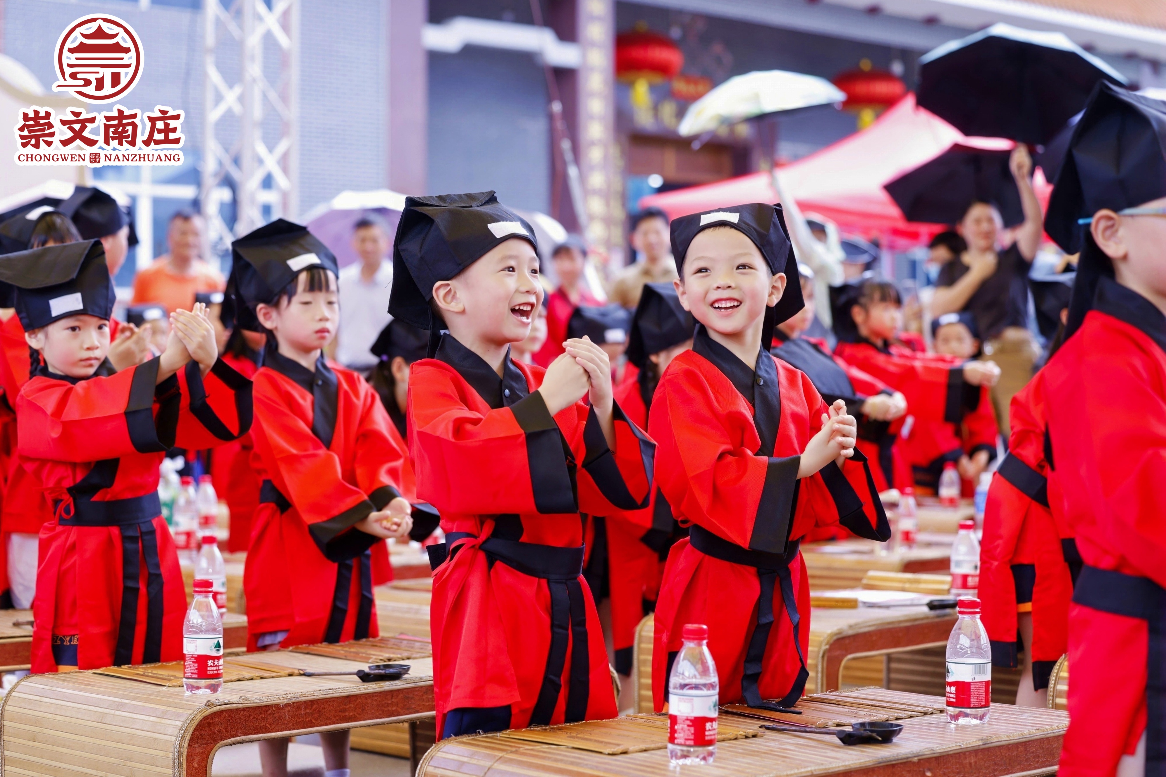 正衣冠、点朱砂、写人字&hellip;&hellip;近200名学童参加南庄村&ldquo;崇文开笔礼&rdquo;