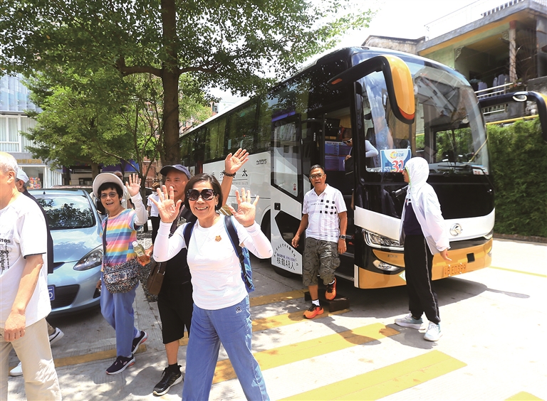 深中通道开通后的首个工作日，来顺游客直呼&ldquo;顺顺顺&rdquo;