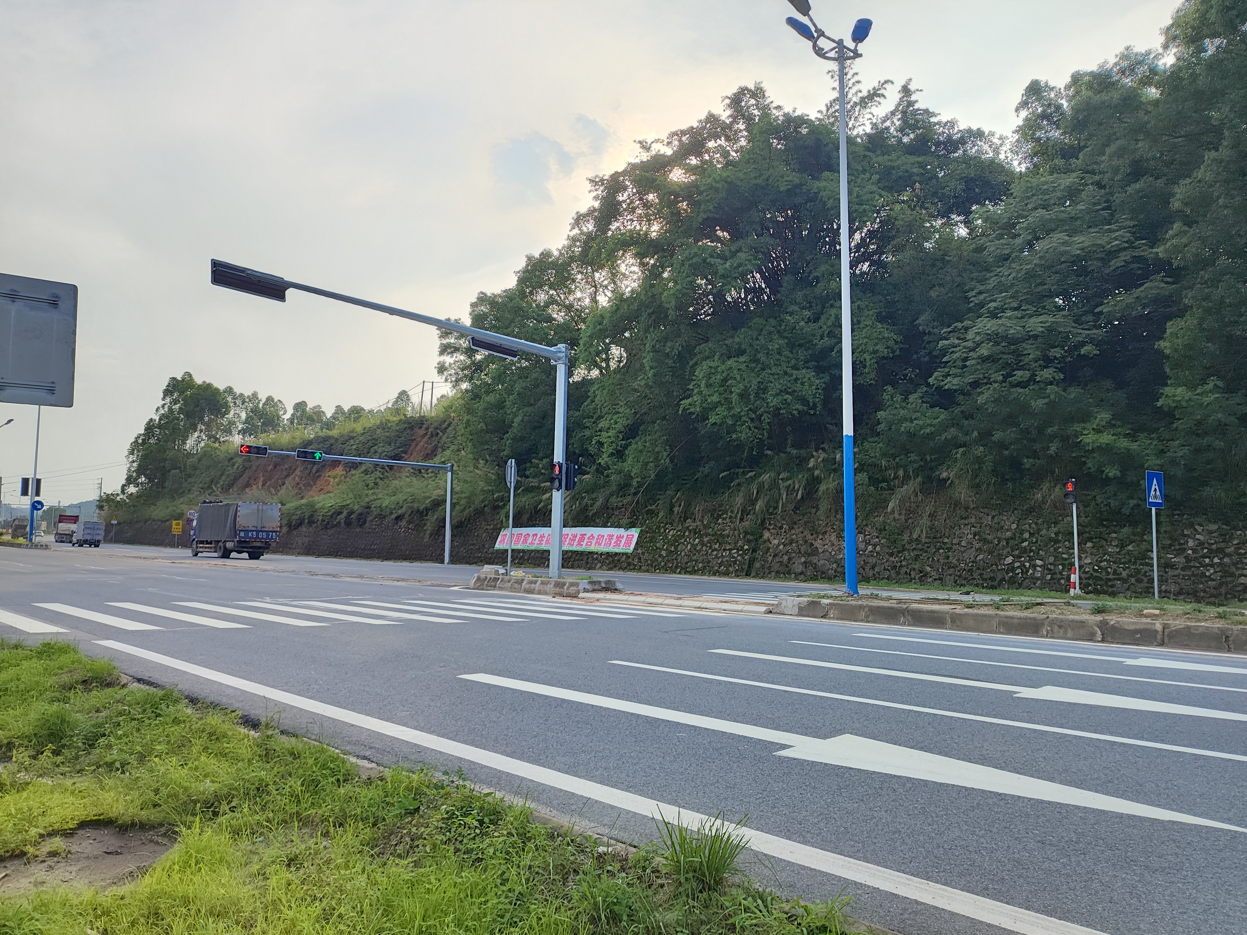 一枝一叶总关情丨绕行过路好麻烦，解决了