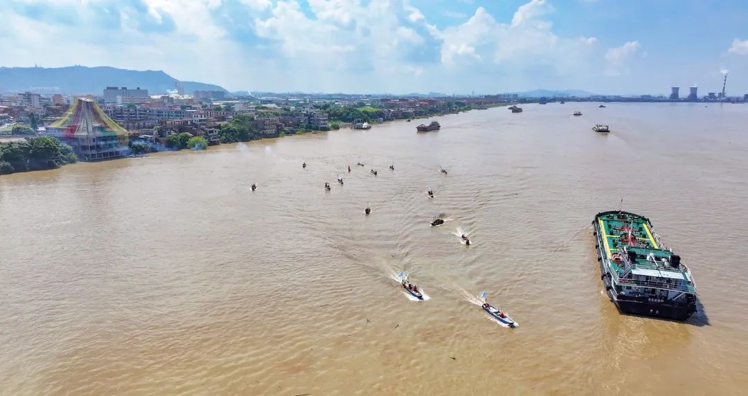 开渔啦！不妨来佛山这条河鲜街叹大餐