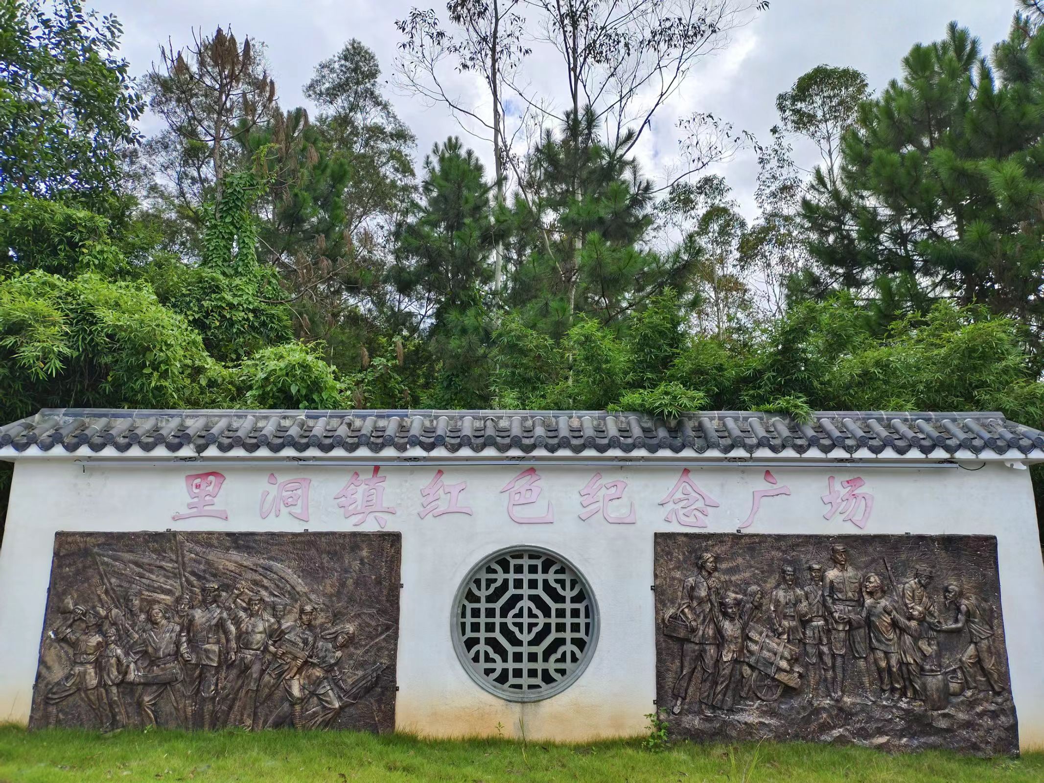 佛大学子助力双百工程：参观红色广场，传承红色基因