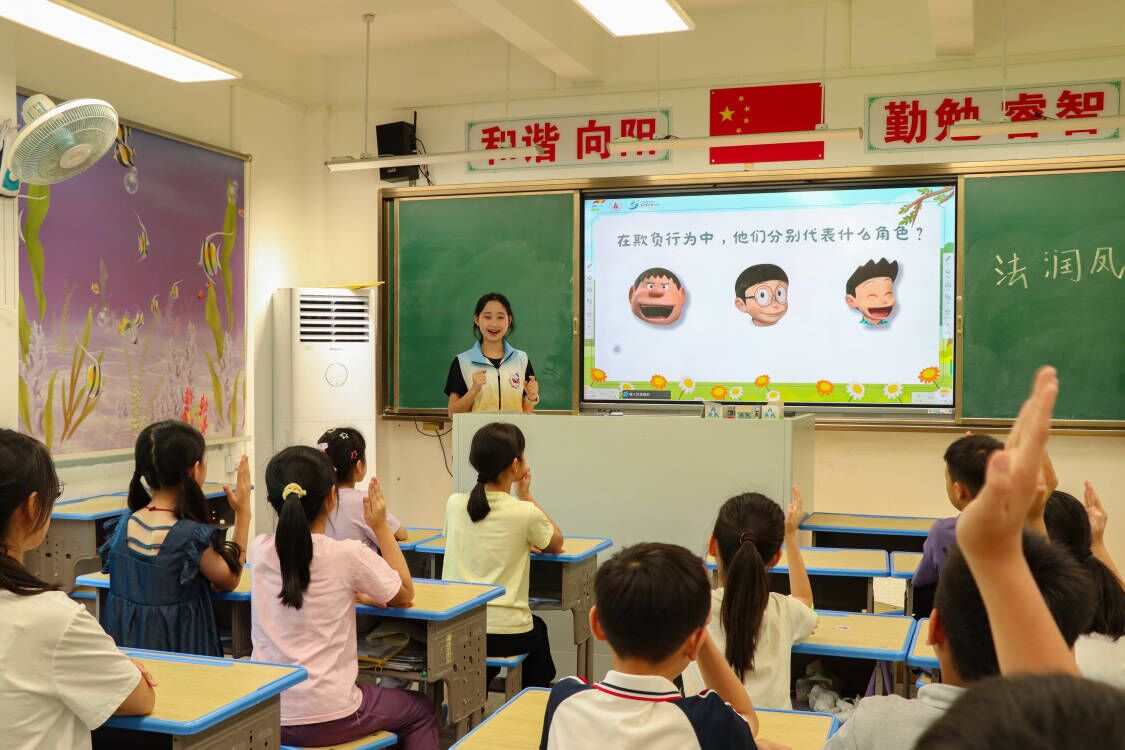 与法&ldquo;童&rdquo;行 快乐成长