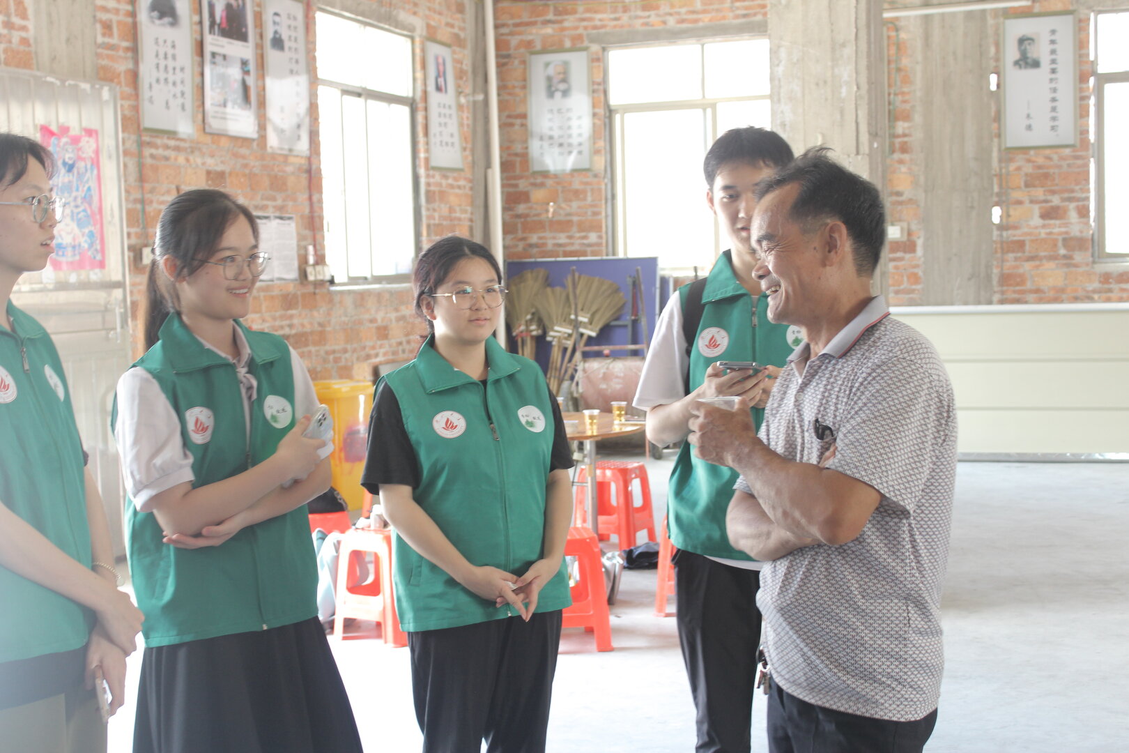 青衿致远&ldquo;百千万工程&rdquo;突击队：下乡探访梁书记，共话资助暖民心