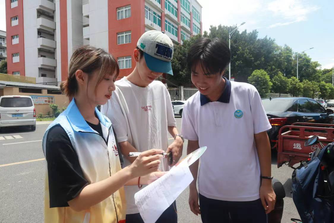 法润凤城实践队：高举法治旗帜，书写正义答卷