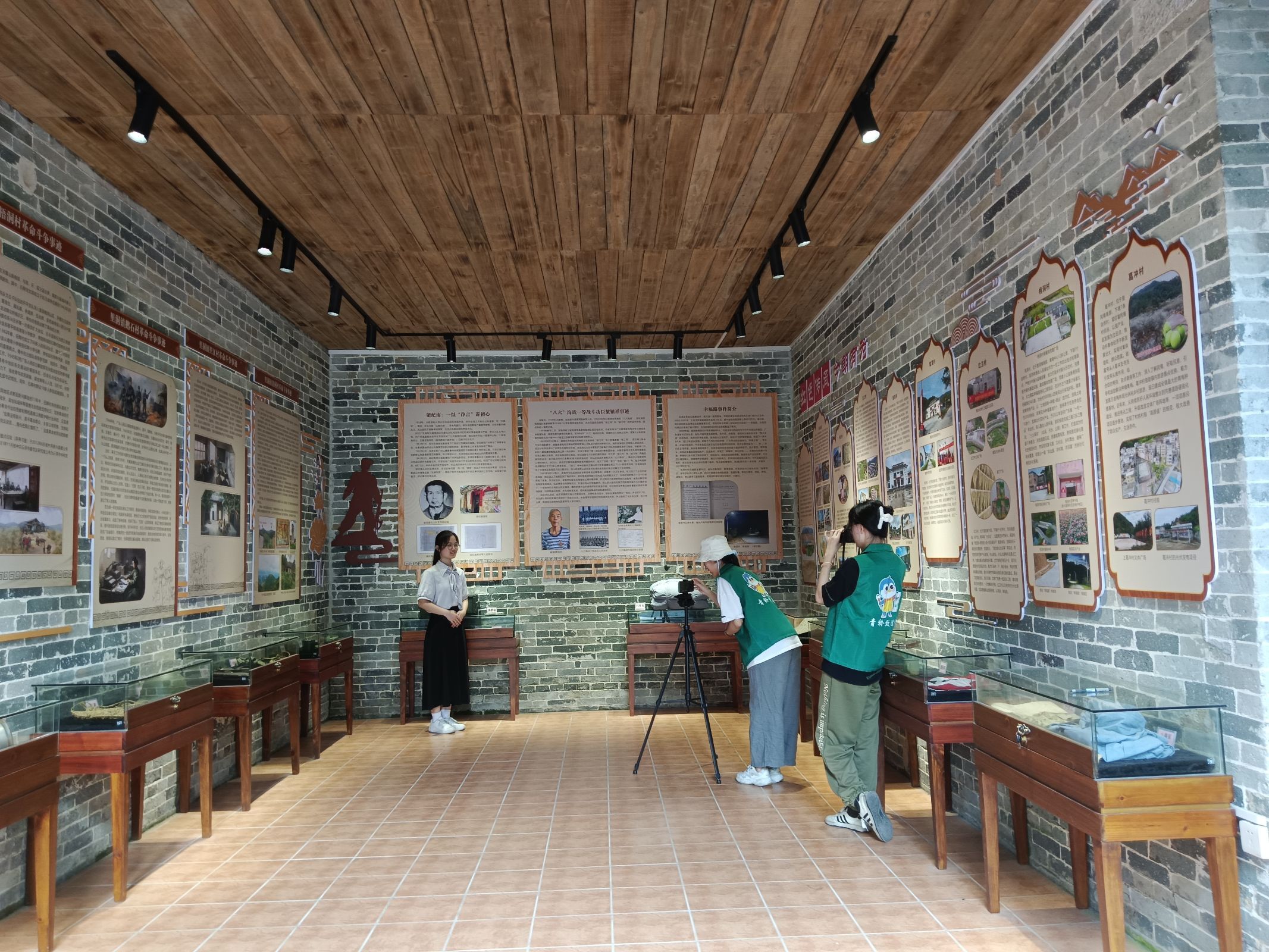 青衿致远&ldquo;百千万工程&rdquo;突击队：永福书院内，团课传薪火