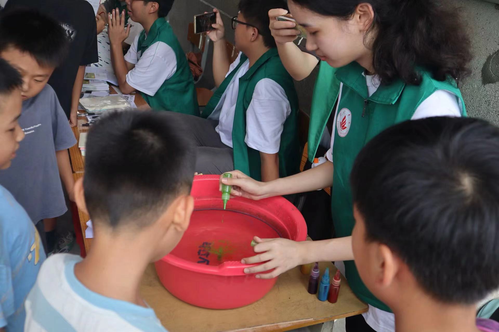 传承漆扇文化，点亮非遗之光&mdash;&mdash;佛山大学青衿致远队社会实践活动