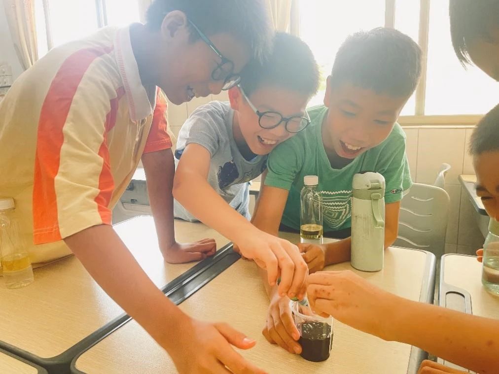 七彩假期|携手童程队：用趣味化学实验为生涯启蒙赋能