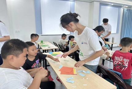 佛山大学&ldquo;寻迹&middot;传承&rdquo;实践团在黄洞村开展义教活动，传承红色文化与爱国情怀