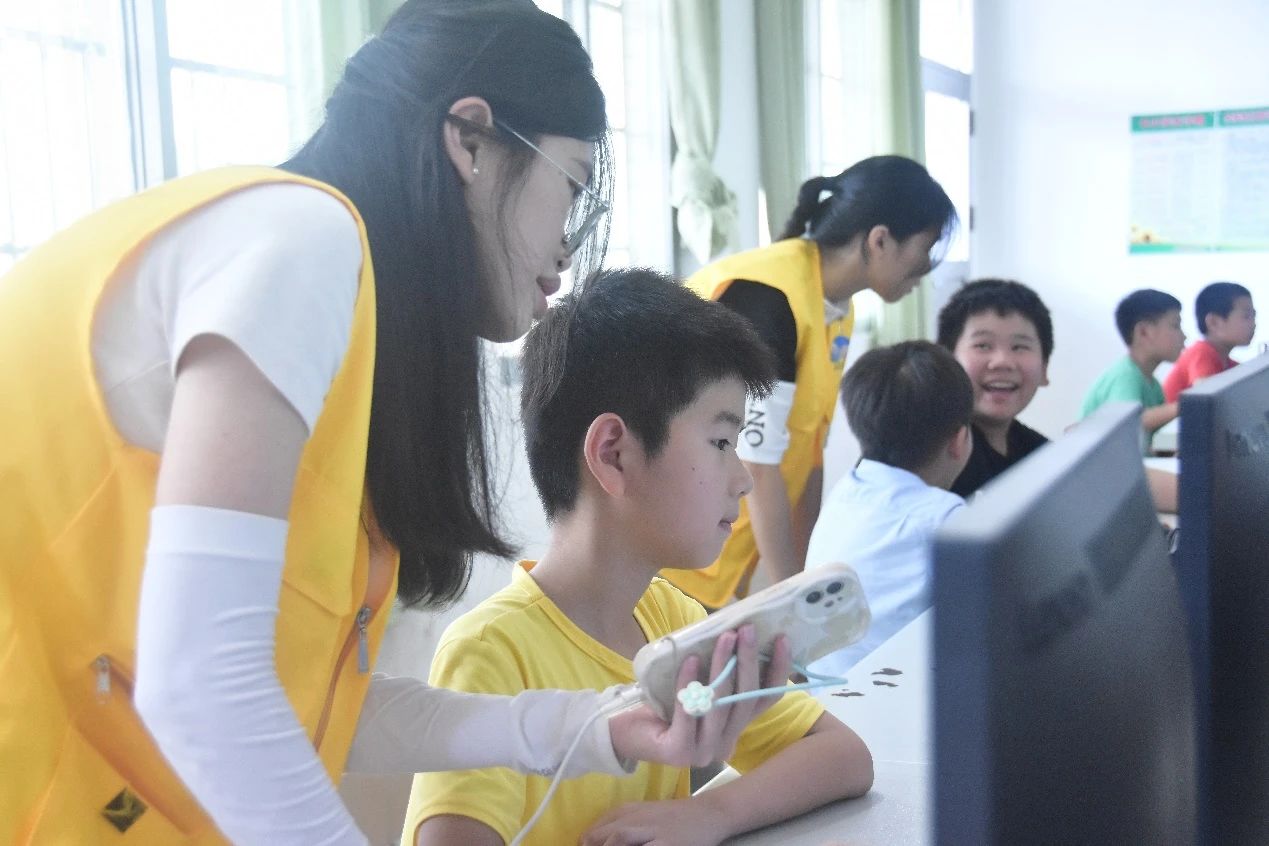 七彩假期|携手童程队：智能启航 初探&ldquo;AI&rdquo;停车场