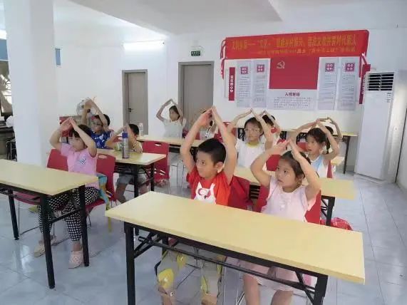 百千万工程 | 十八夏乡实践队：青春翩跹手势舞，希望生根北社区