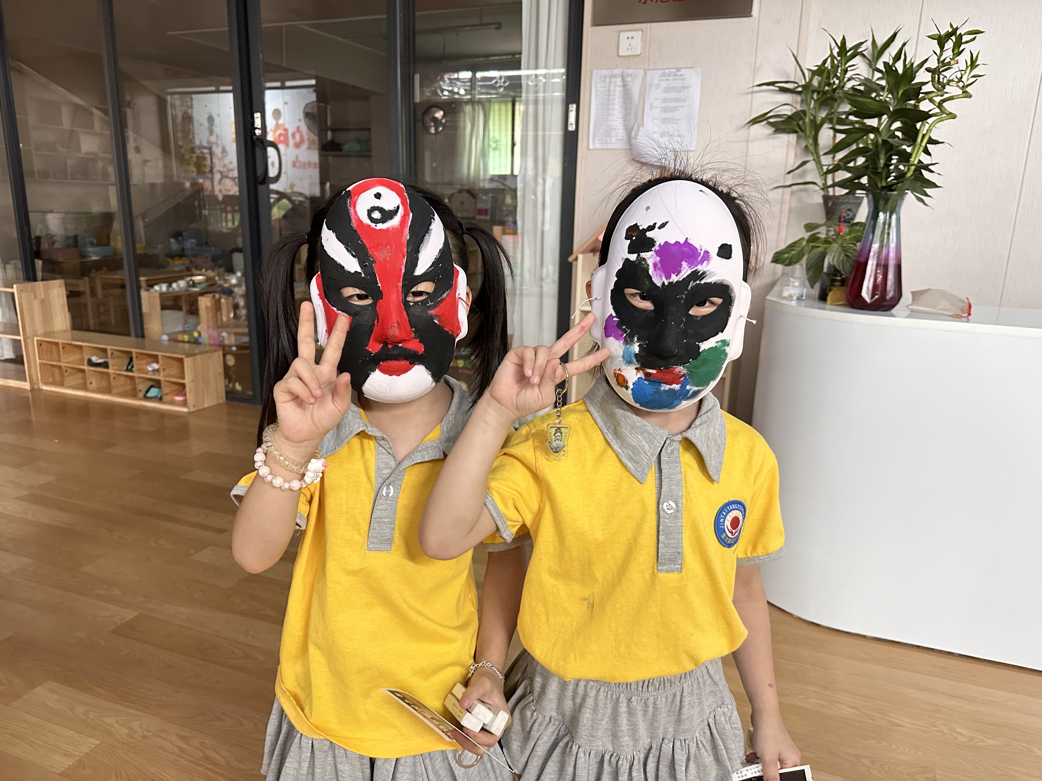 佛山大学兰城潮韵实践团用青年力量带动非遗传承，让英歌传承从娃娃抓起