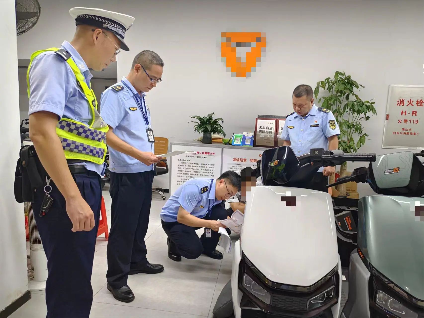 市监公安联合&ldquo;夜查&rdquo;，严查电动自行车非法拼改加装