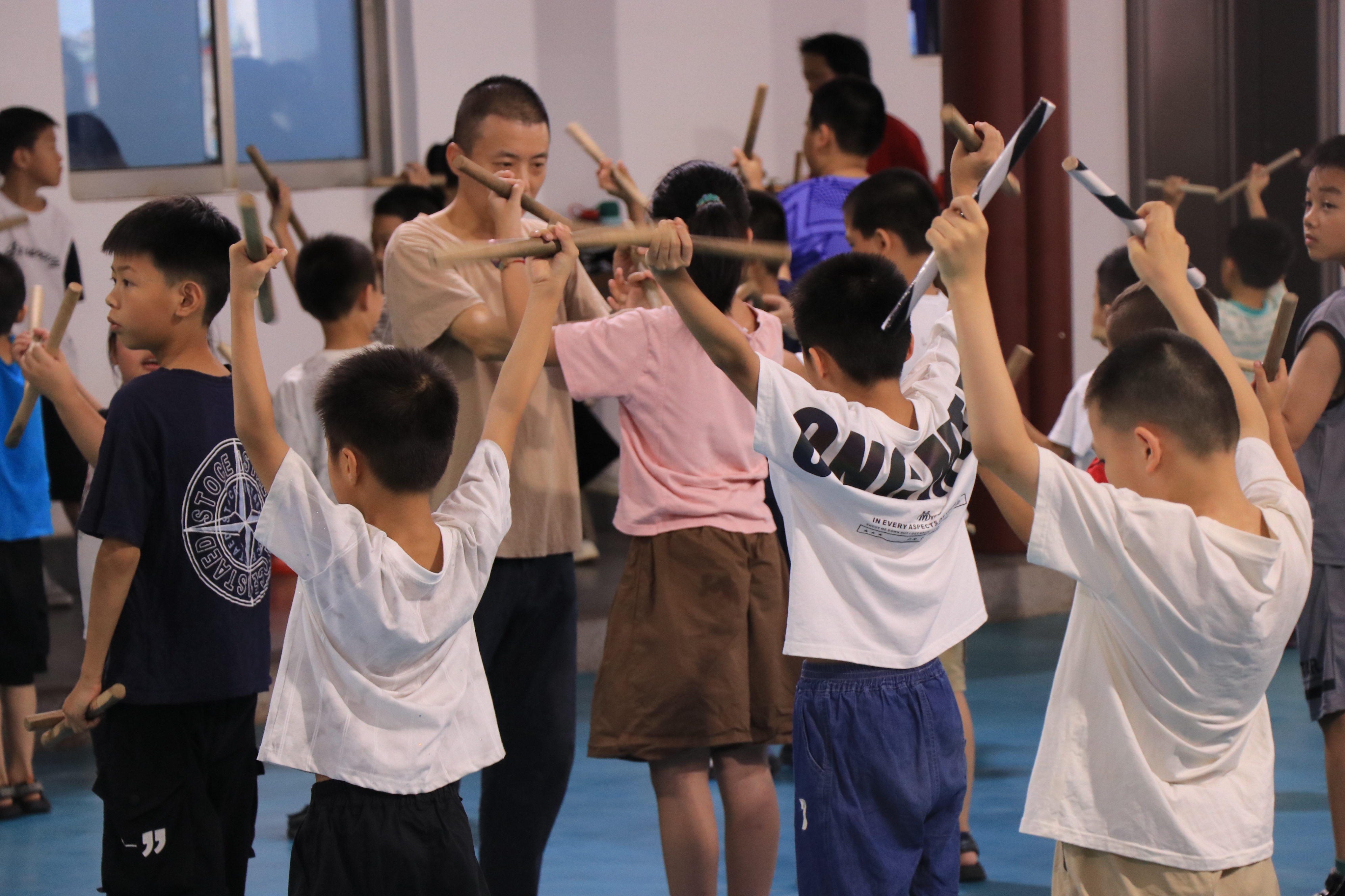 佛山大学法学院兰城潮韵实践团与英歌少年队一起开启英歌训练之旅