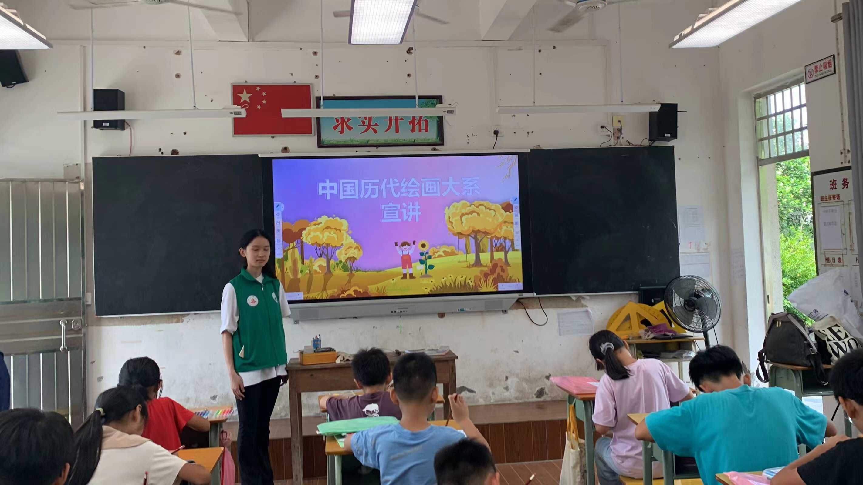 青衿致远&ldquo;百千万工程&rdquo;突击队：绘画艺术进稔村，学子美育感风貌