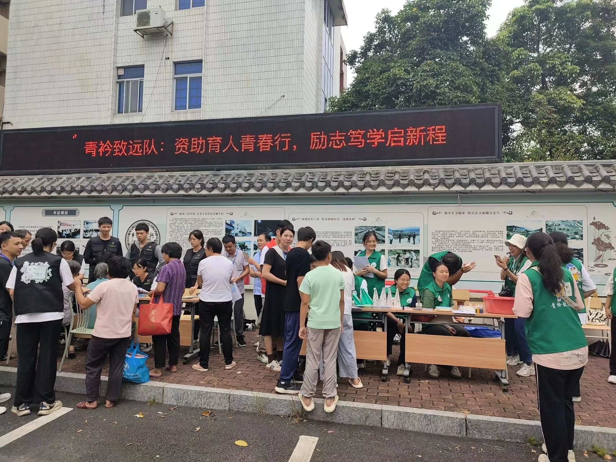 青衿致远绘梦乡村，新兴县绽放艺术之花