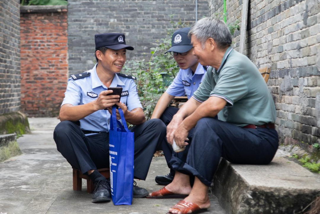 &ldquo;阳光警长&rdquo;让迷途少年重归正轨，用真情服务辖区群众丨佛山政法先锋㉕