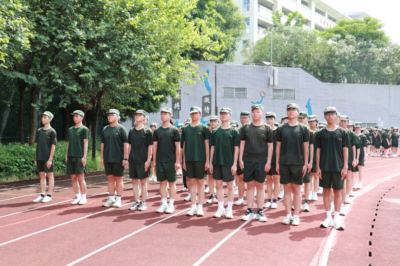 &ldquo;全体都有！&rdquo;佛山学子迎来军训，多图直击现场