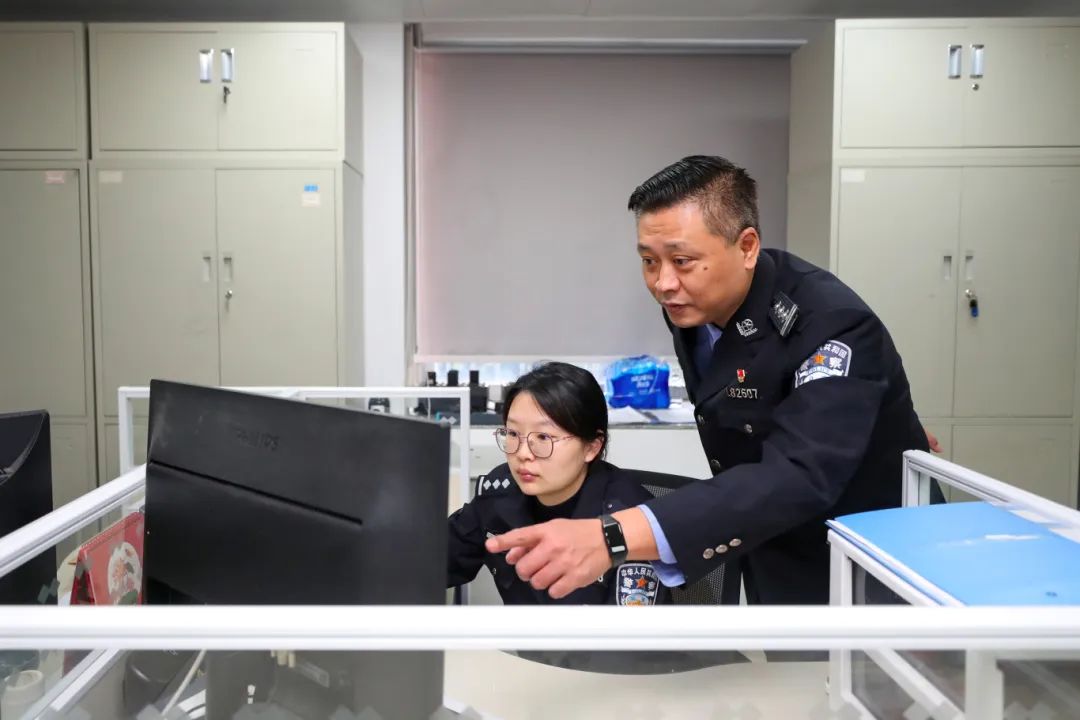 刑侦&ldquo;鹰眼&rdquo;在线索迷宫中溯源追凶丨佛山政法先锋㉚