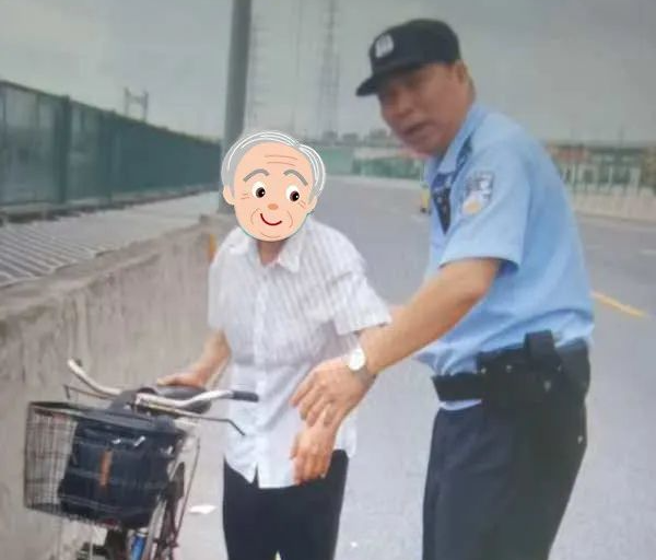 揪心！白发老人在快车道&ldquo;逆行&rdquo;，幸亏&hellip;&hellip;