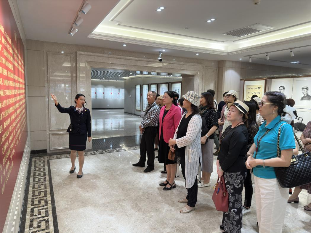 佛山市委老干部局组织参观&ldquo;翰墨丹青迎华诞 光影诗篇歌盛世&rdquo;书画诗词摄影作品展