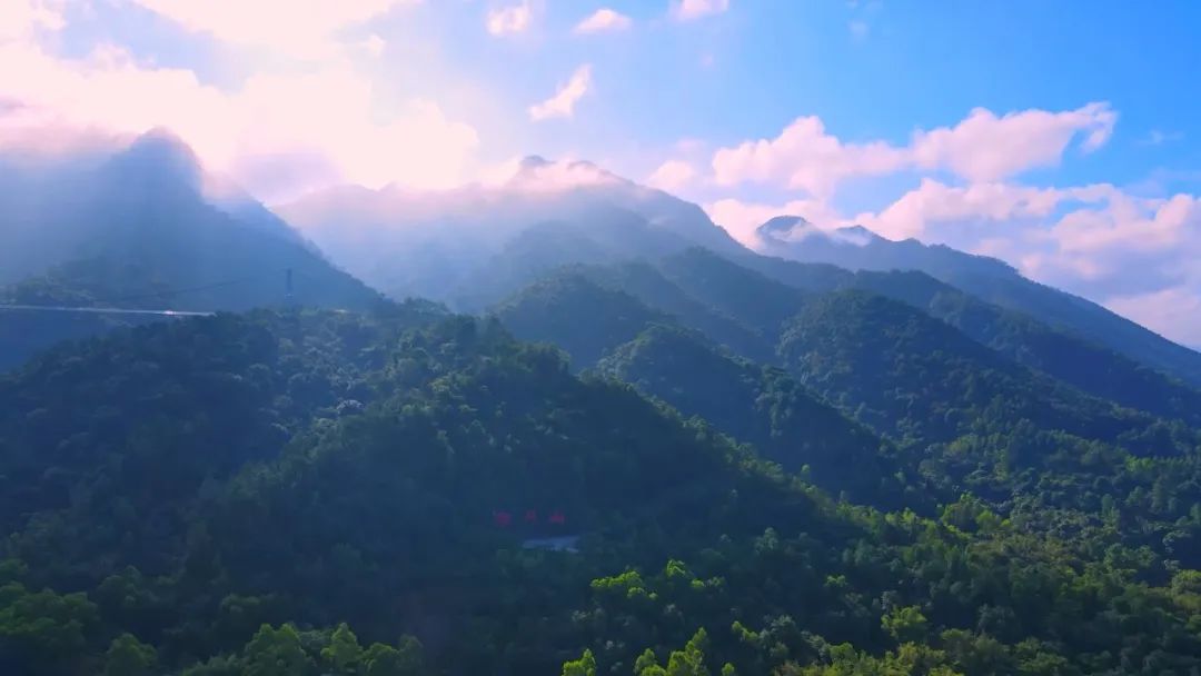 @大学生，南丹山免票！还有旅游专线&rarr;