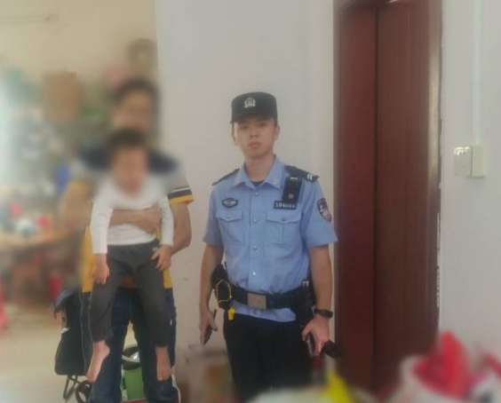 南海民警&ldquo;神操作&rdquo;，绳索破门解救2岁&ldquo;小迷糊&rdquo;