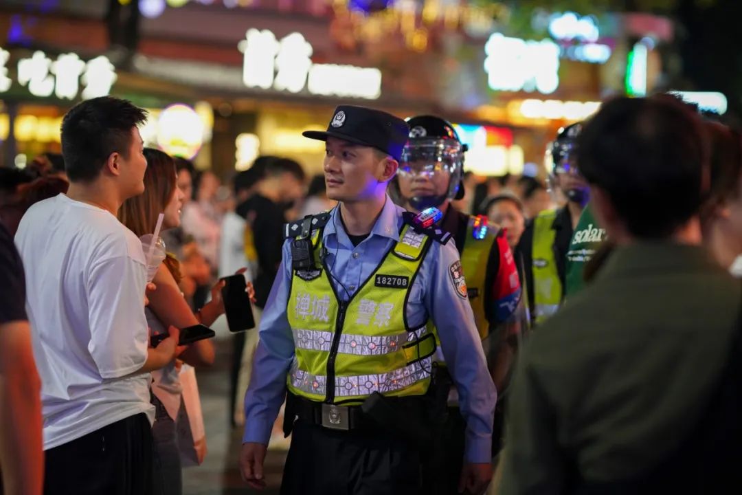 夜幕中的&ldquo;平安力量&rdquo;，让&ldquo;烟火气&rdquo;更有安全感