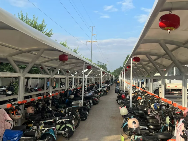 一枝一叶总关情丨地铁口共享设施，真便利